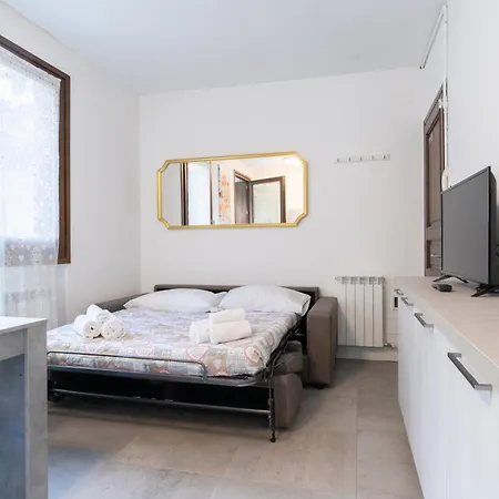 شقة Maison Giulia - With Swimming Pool Access Introbio