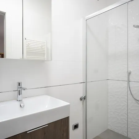 شقة Maison Giulia - With Swimming Pool Access Introbio